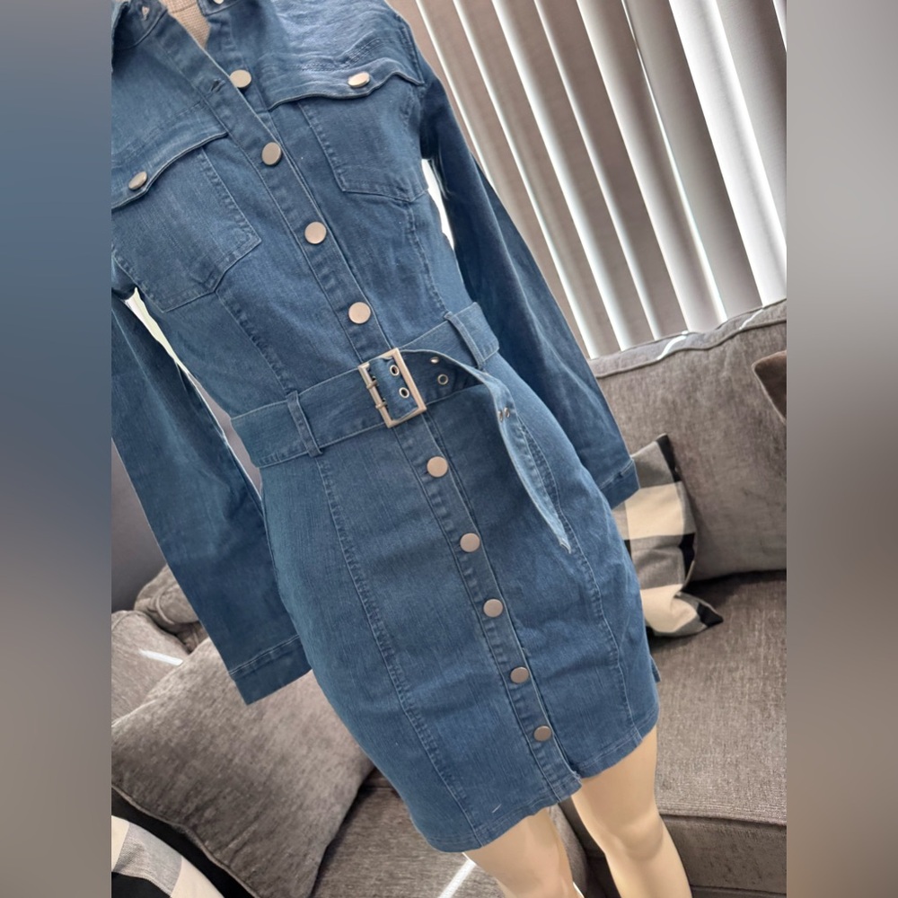 🍒BUNDLE 2 ITEMS FOR $8✨

🌸AMTIOUS long sleeve denim dress✨ - Picture 9 of 10